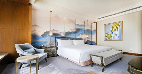 Qingdao Star River Hotelにあるベッド