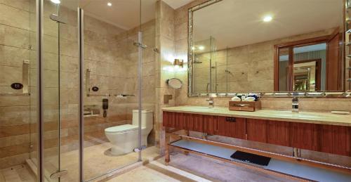 Qingdao Star River Hotelにあるバスルーム