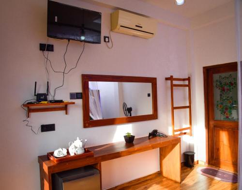 Televisyen dan/atau pusat hiburan di Crest Cold Homestay