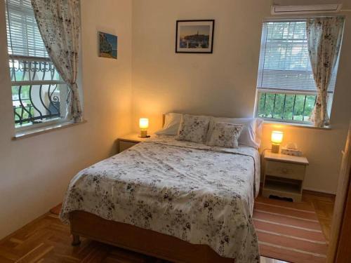 Ένα ή περισσότερα κρεβάτια σε δωμάτιο στο Villa Zdenko Apartment with Sea view