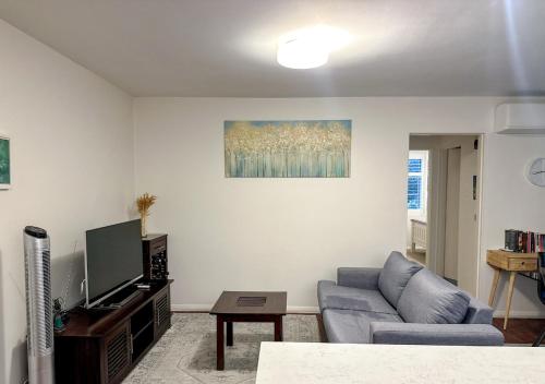 Een TV en/of entertainmentcenter bij Chic Malvern Retreat, Ideal for Study, Relaxation, Fun
