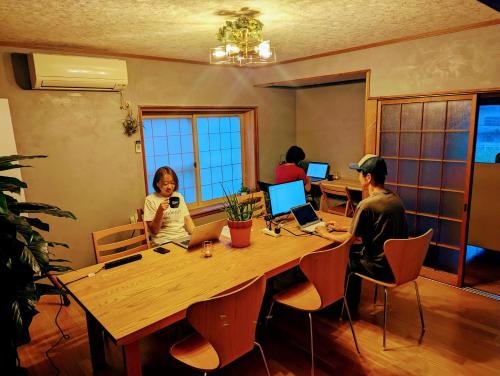 Επισκέπτες που μένουν στο Kaido Urasa CoLiving