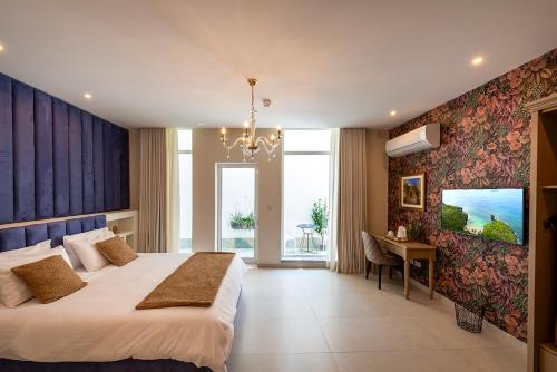 a bedroom with a bed and a desk in a room at Ta' Nina Boutique in Mdina