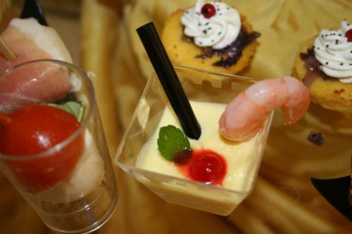 a plastic container with a drink and some desserts at Park Hotel Villa Americana in Rodi Garganico