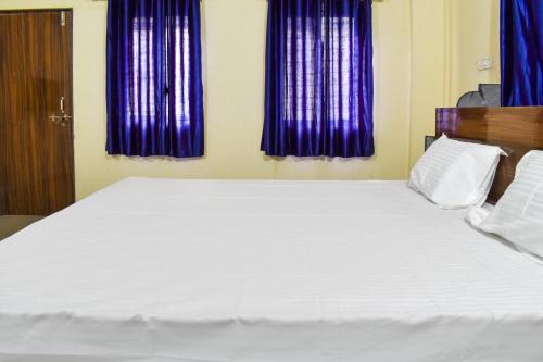Ένα ή περισσότερα κρεβάτια σε δωμάτιο στο Hotel O Sai Residency