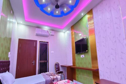 TV a/nebo společenská místnost v ubytování Radhika Resorts