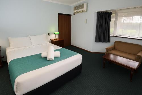 Ένα ή περισσότερα κρεβάτια σε δωμάτιο στο Margaret River Motel