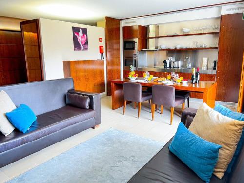 Posezení v ubytování Outstanding Condo- Beach, Pool & Golf by BeCherish