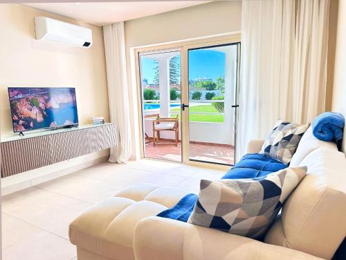 Oura Modern Poolside Condo by BeCherish
