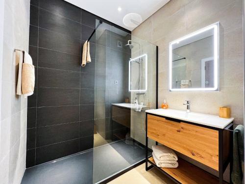 Luxury Condo in Top Complex with Ocean and Marina View by Be Cherish