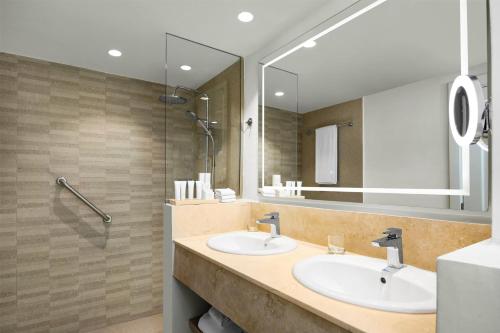 Un baño de Wyndham Alltra Punta Cana All Inclusive Resort