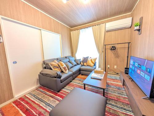 a living room with a couch and a tv at 17minutes by car to Nagoya-Sta 1parking in Chiharachō