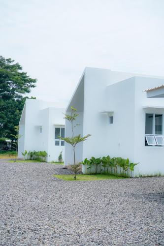 Bangunan di mana terletaknya vila ini