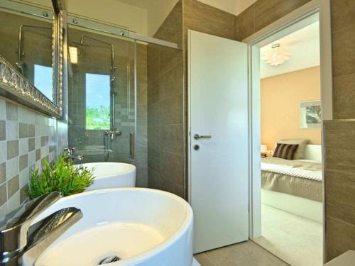 Koupelna v ubytování Barbara with Pool Comfortable holiday residence