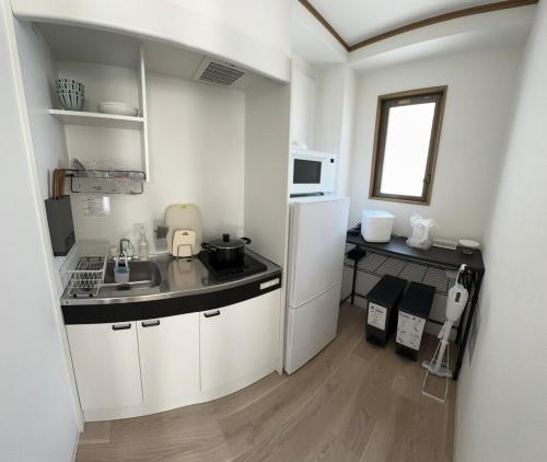Kuchyň nebo kuchyňský kout v ubytování 501 Melon Home難波日本橋 徒歩10分 黒門市場 徒歩5分 心斎橋 1駅 広いお部屋