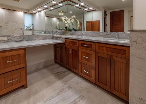 Ένα μπάνιο στο 2BR Mauna Lani Point stunning Ocean Views