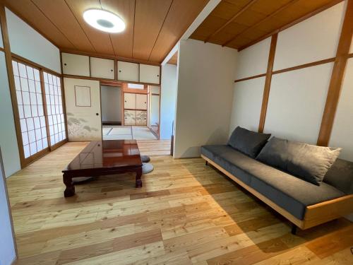Ruang duduk di つちといろ