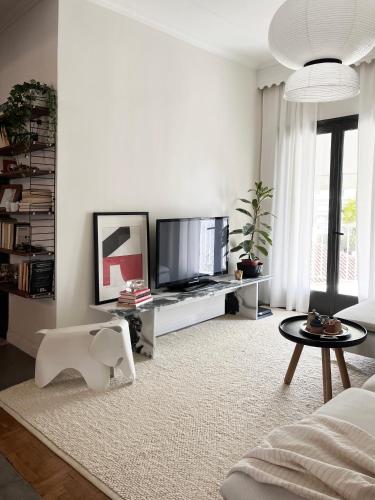 Μια τηλεόραση ή/και κέντρο ψυχαγωγίας στο Casa Kapodistriou