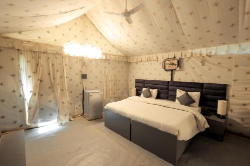 Ένα ή περισσότερα κρεβάτια σε δωμάτιο στο Leelavan Spiritual Sanctuary