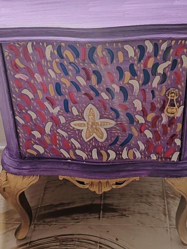 a purple table with a floral pattern on it at Giardino Principi Dafagi in Capurso