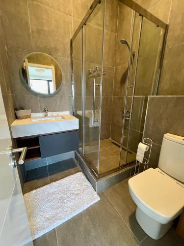 Un baño de Luxury Oceanfront Apt with Private Pool - 3BR