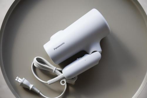 a white hair dryer sitting on top of a table at RITO SAKAPORT サウナ付き一棟貸しVilla in Tsushima