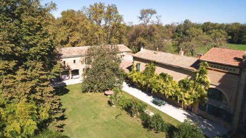 an aerial view of a house with a garden at La bambouseraie de sulauze in Miramas