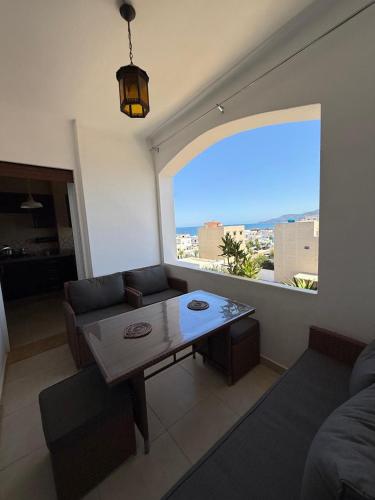 Posezení v ubytování Appartement a louer a ouedlaou avec vue sur mer