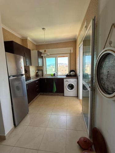 Kuchyň nebo kuchyňský kout v ubytování Appartement a louer a ouedlaou avec vue sur mer