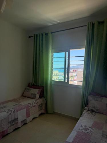 Postel nebo postele na pokoji v ubytování Appartement a louer a ouedlaou avec vue sur mer