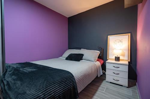 Ένα ή περισσότερα κρεβάτια σε δωμάτιο στο Lilac Dream in Glyfada by ΜΡS