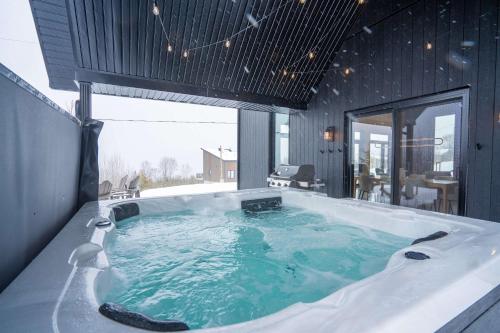 a jacuzzi tub in a house at Panoramic View - Spa - L'Espace-temps in Saint Come