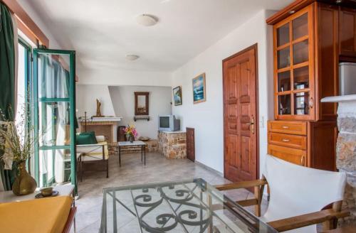 Μια τηλεόραση ή/και κέντρο ψυχαγωγίας στο Alonnisos - Sea View Studio Appartment