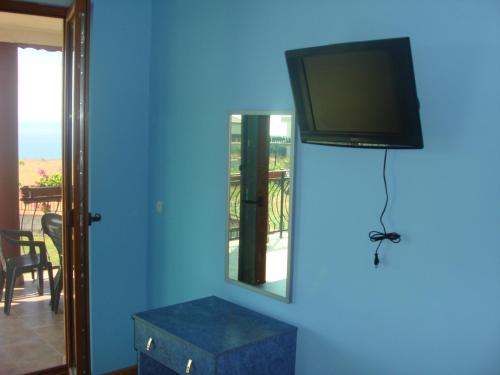 TV i/ili multimedijalni sistem u objektu Villa Sunray
