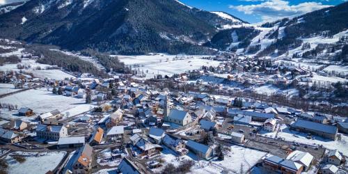 an aerial view of a town in the snow at Appart Tallas Pieds Des Pistes in Ancelle