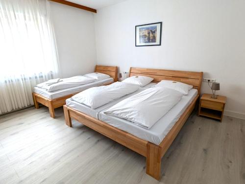two twin beds in a room with a window at City Hotel Stuttgart in Stuttgart