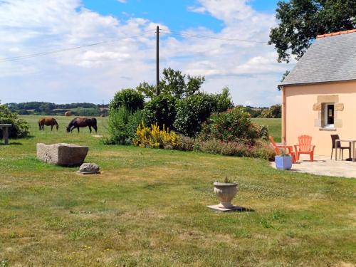 Photo de la galerie de l'établissement Plain pied en rez de jardin à la campagne et proche de l'océan, à Mahalon