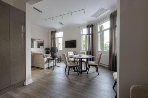 Historic Plaka's Deluxe Apartment
