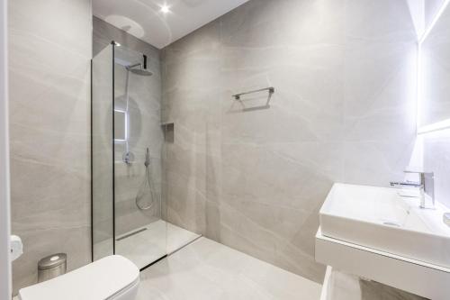 Kingdom Family Apartment's Durres Centerにあるバスルーム