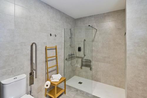 Ένα μπάνιο στο Apartamentos Catedral Palace by gaiarooms