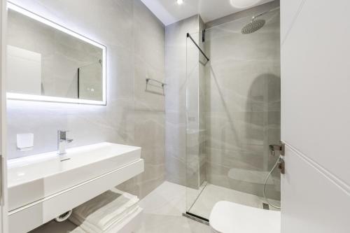 Kingdom Family Apartment's Durres Centerにあるバスルーム