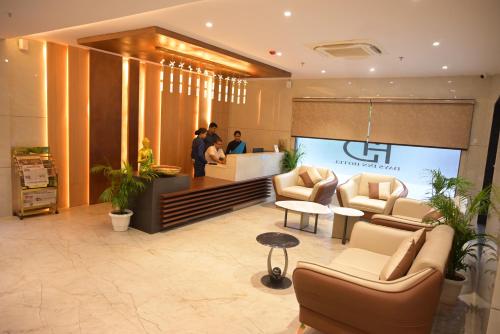 a lobby with couches and a counter in a store at Hotel dayss Inn in Varanasi