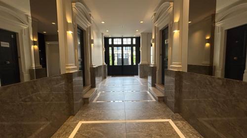 Studio Porte Maillot Paris Immeuble Haussmannien