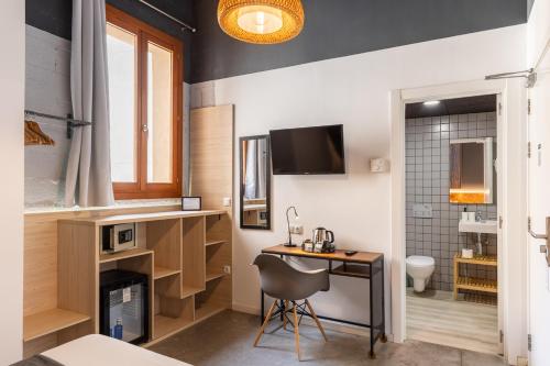 a small room with a desk and a chair at Brick Palma - Turismo de Interior in Palma de Mallorca
