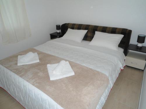 Postel nebo postele na pokoji v ubytování Apartments Raskovic
