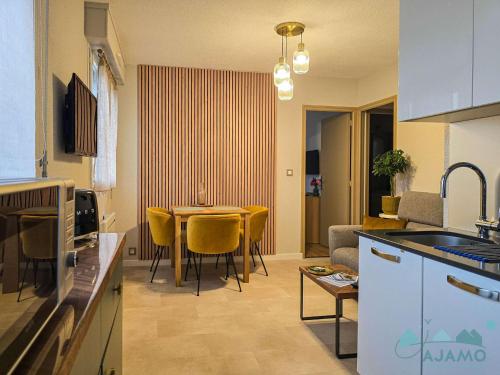 112- appartement rénové à quelques pas de la grande plage