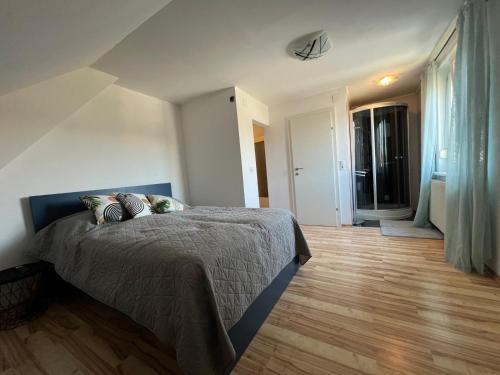 a bedroom with a bed and a wooden floor at Vienna Touch Apartments Number 1 in Traiskirchen