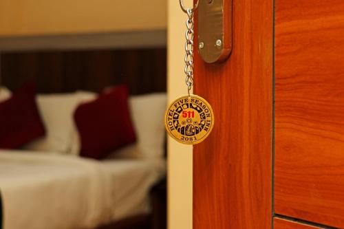 Hotel Five Season Innにあるベッド