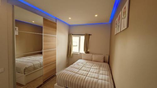 En eller flere senge i et værelse på luz beach home