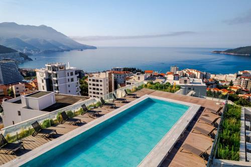 a swimming pool on top of a building with a view of the water at Vuelo Sobre by In Property in Becici